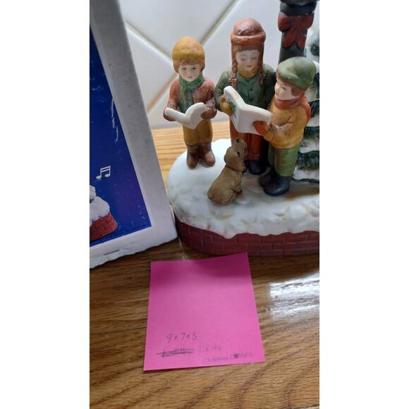 Vintage House of Lloyd Christmas‎ Around the World Carolers Musical and Lighted - Picture 10 of 11